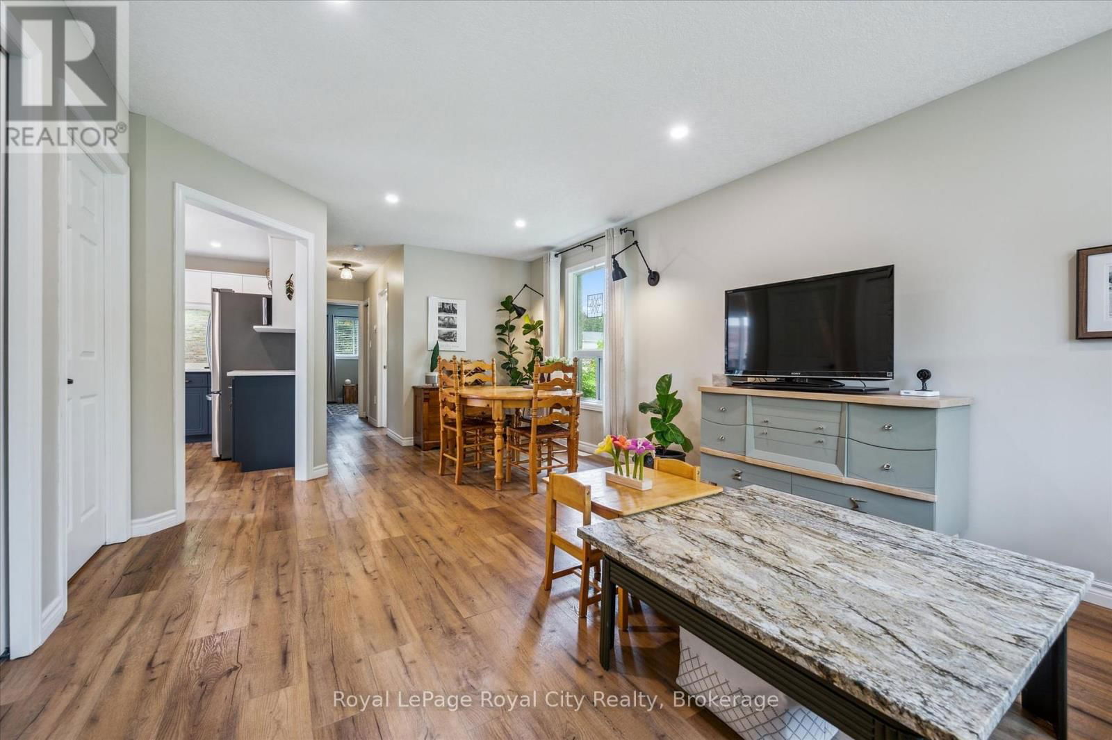 754 VICTORIA TERRACE Image 10