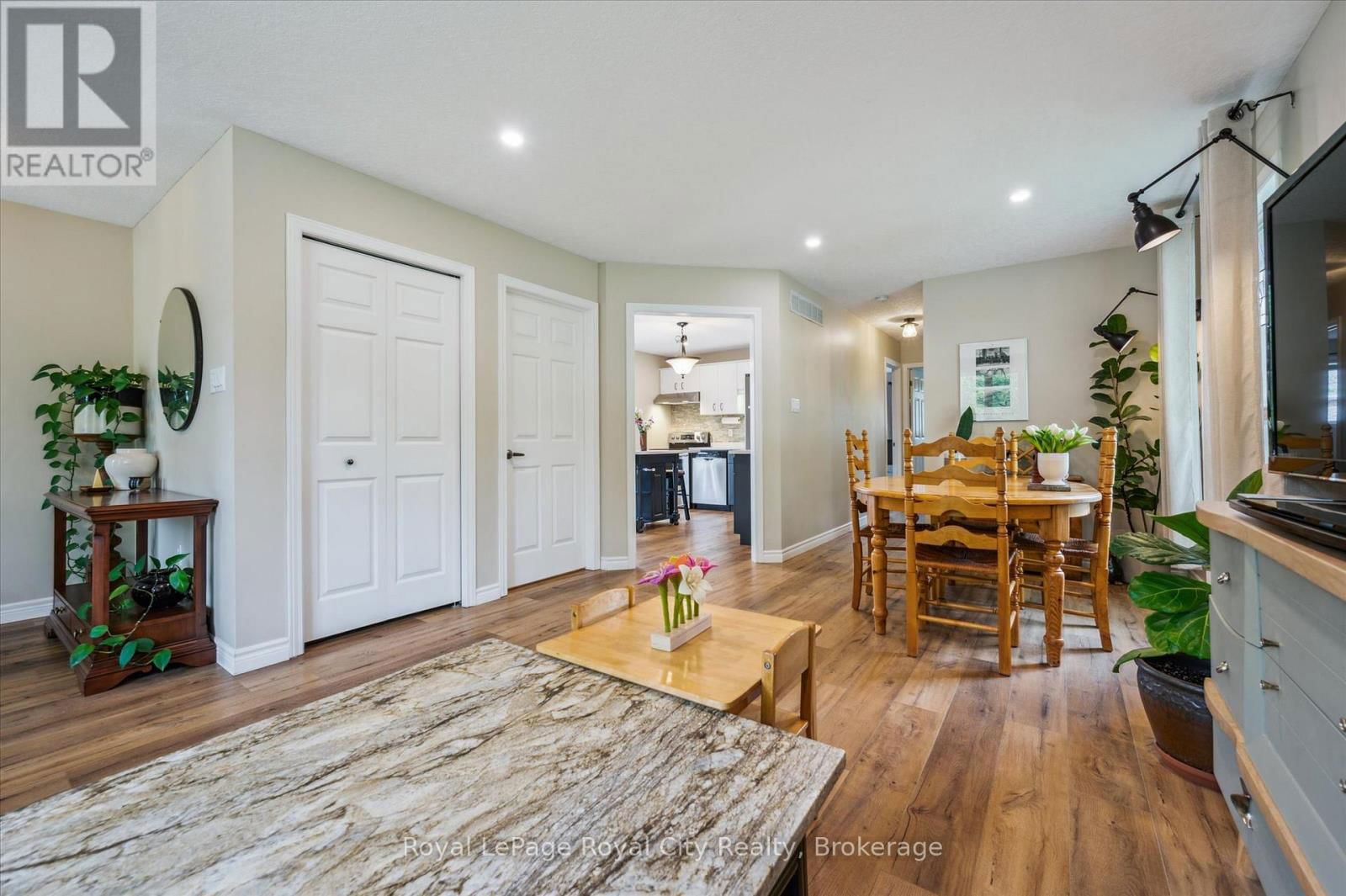 754 VICTORIA TERRACE Image 11