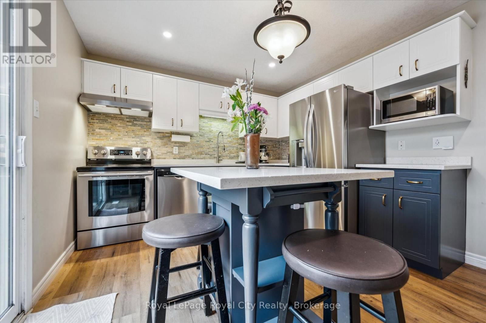 754 VICTORIA TERRACE Image 15