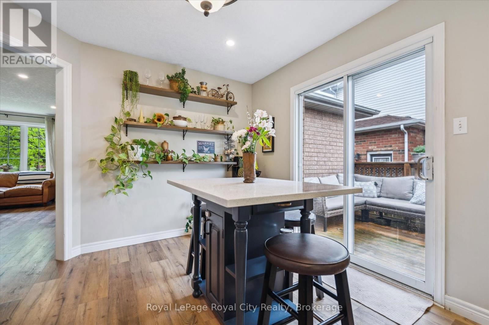 754 VICTORIA TERRACE Image 18