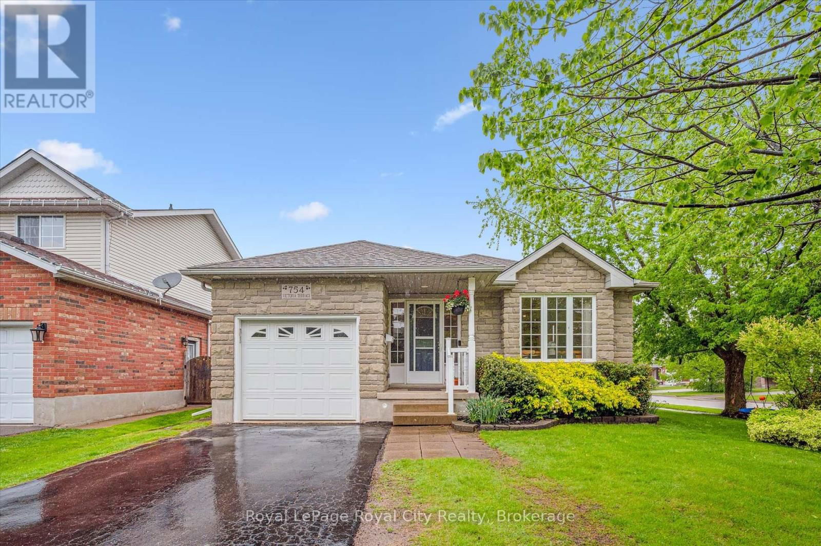 754 VICTORIA TERRACE Image 2