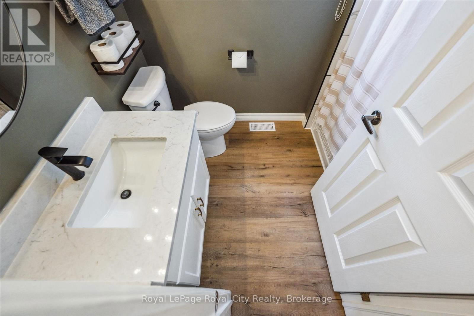 754 VICTORIA TERRACE Image 21