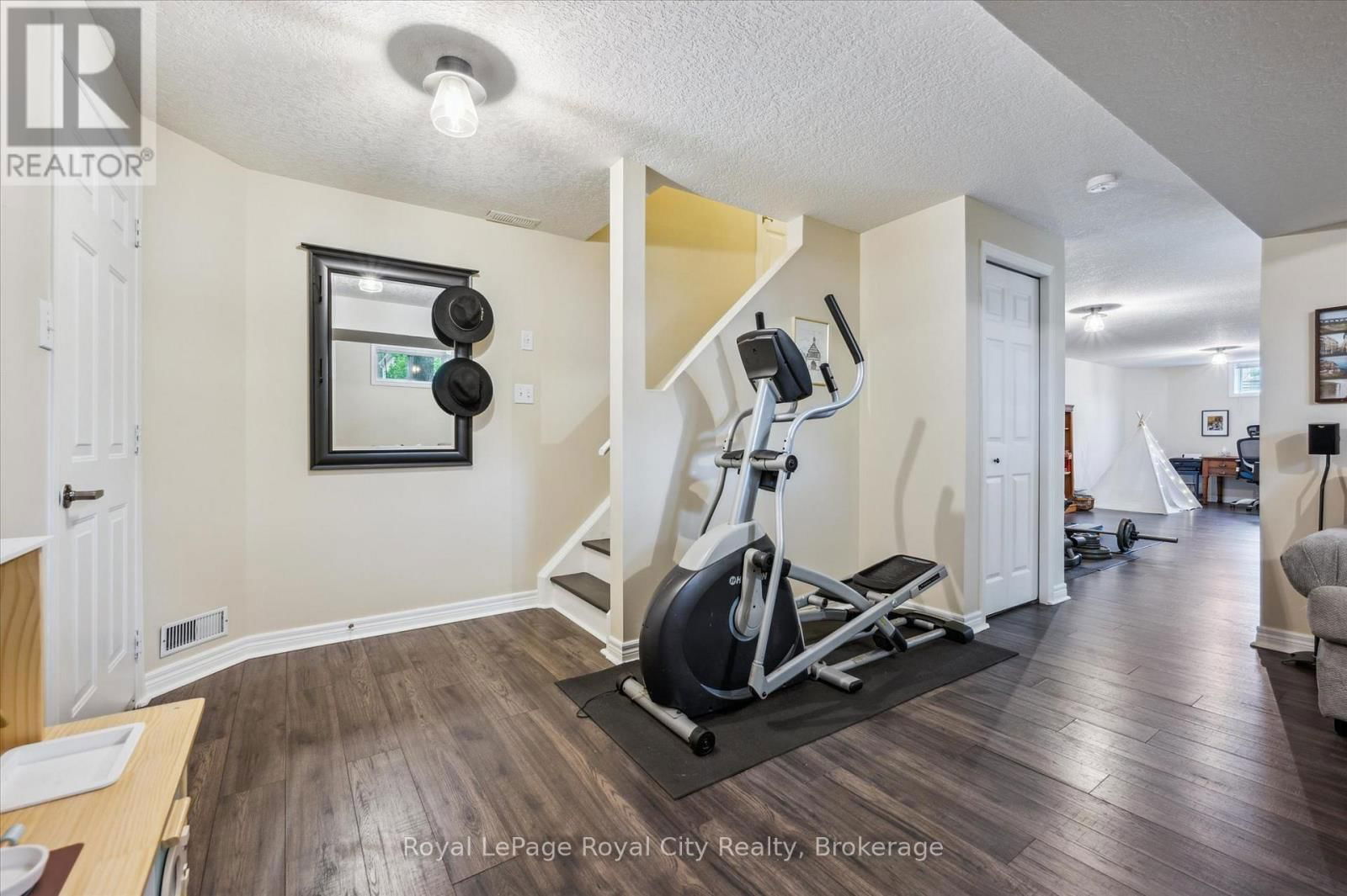 754 VICTORIA TERRACE Image 24