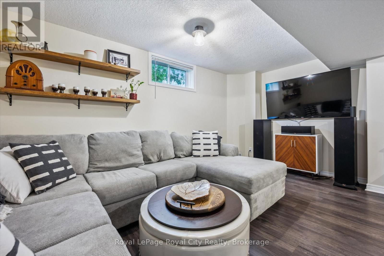 754 VICTORIA TERRACE Image 25