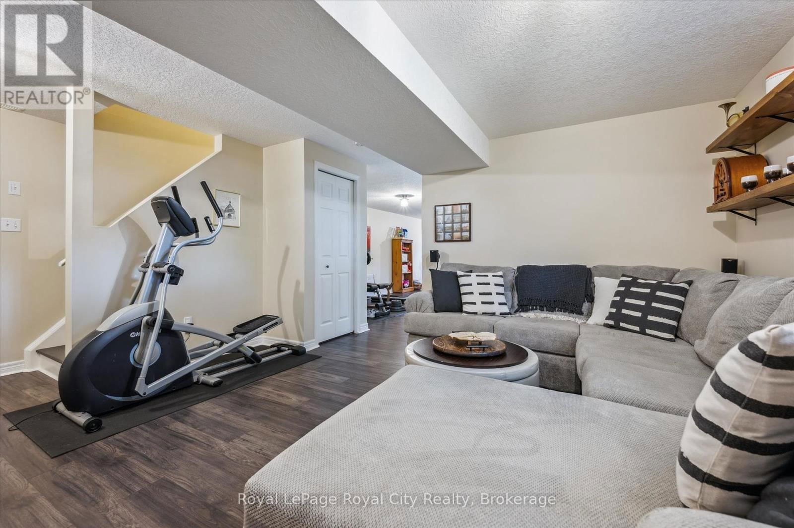 754 VICTORIA TERRACE Image 27