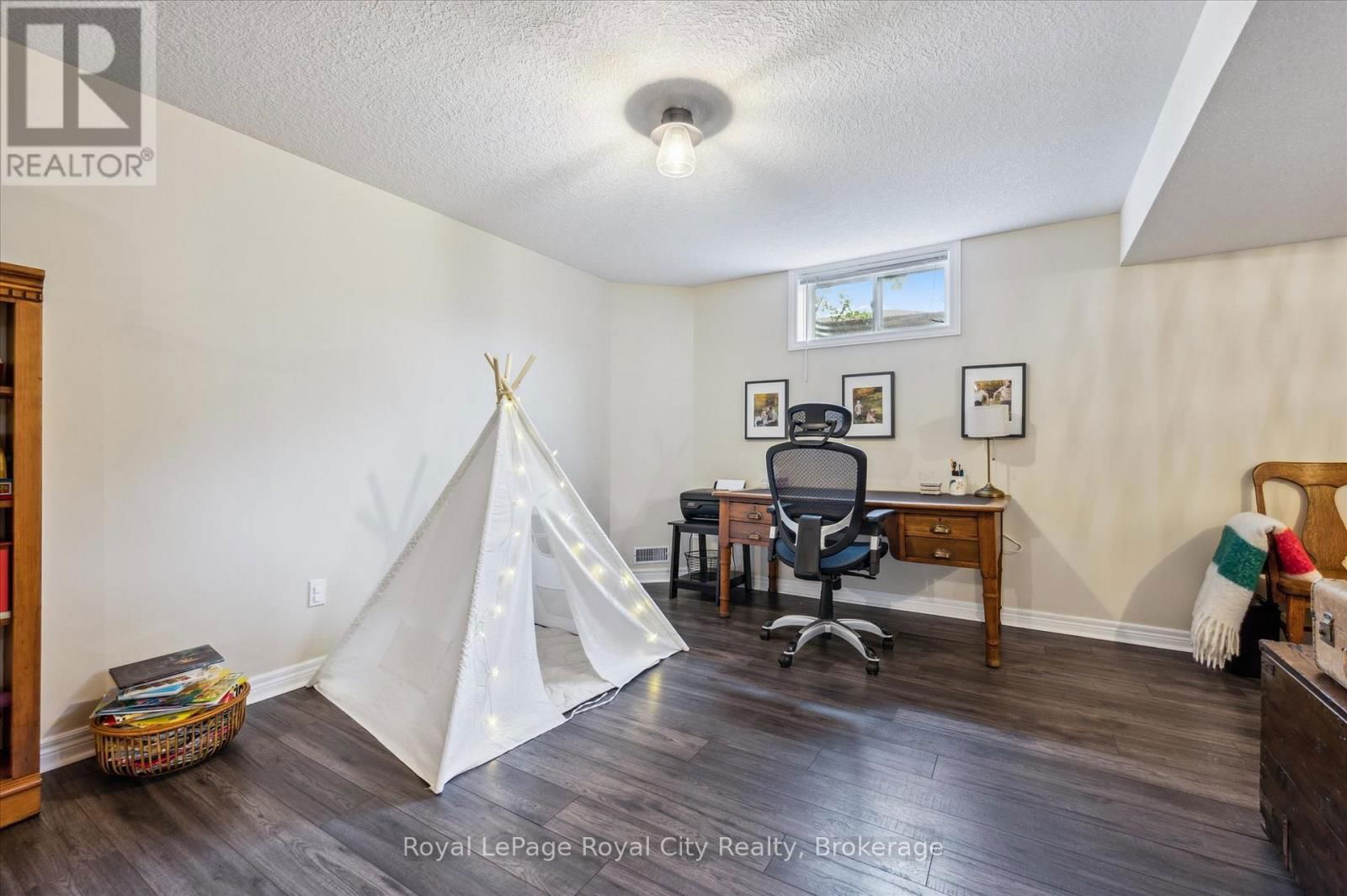 754 VICTORIA TERRACE Image 29