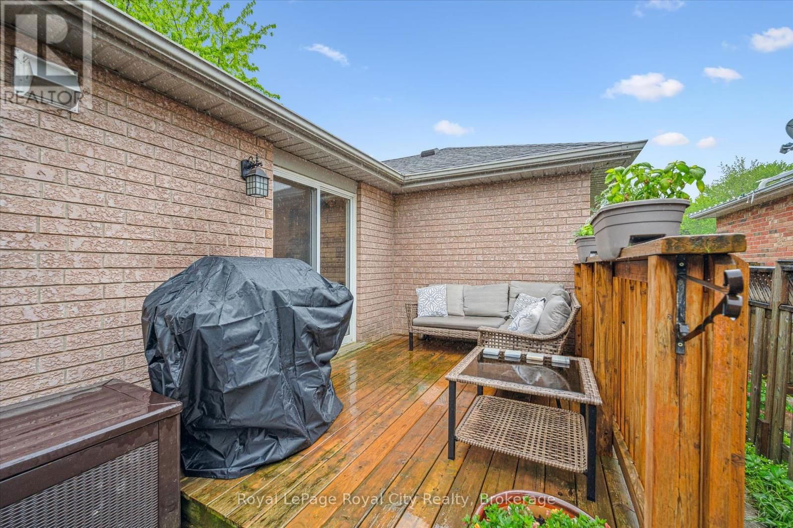 754 VICTORIA TERRACE Image 32