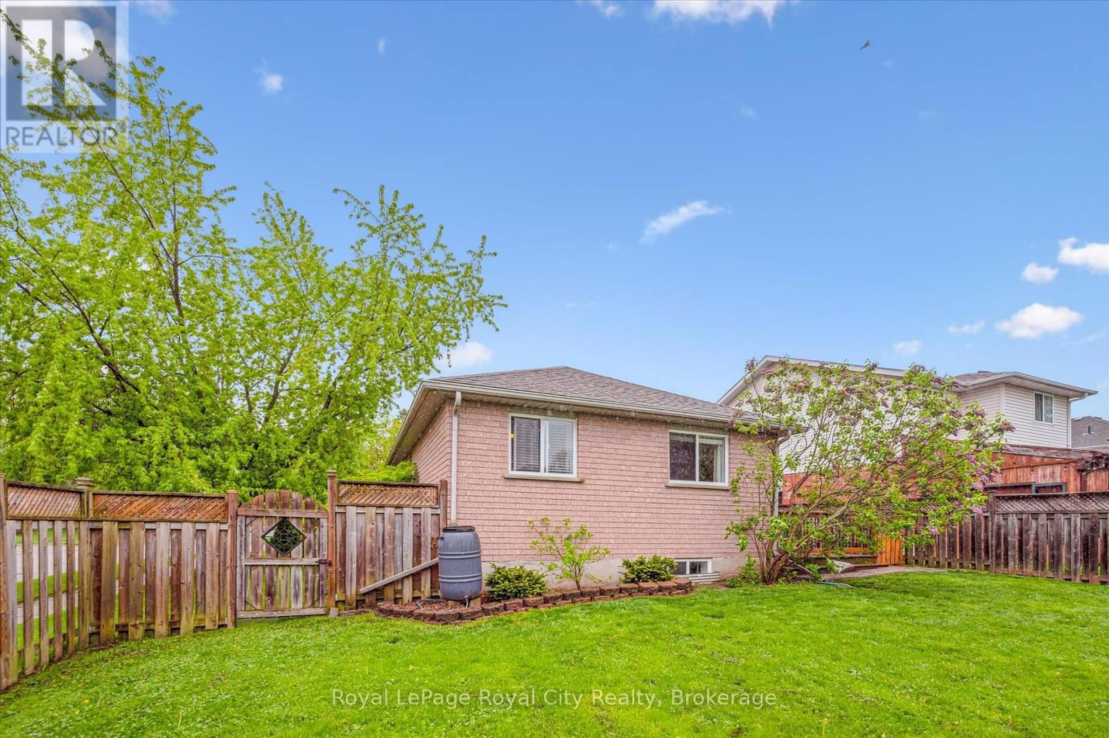 754 VICTORIA TERRACE Image 37