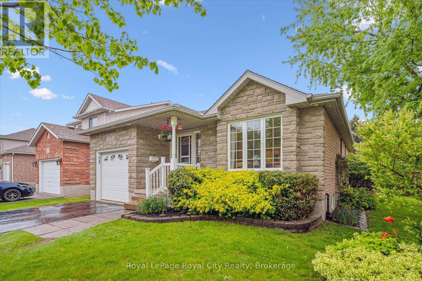 754 VICTORIA TERRACE Image 5