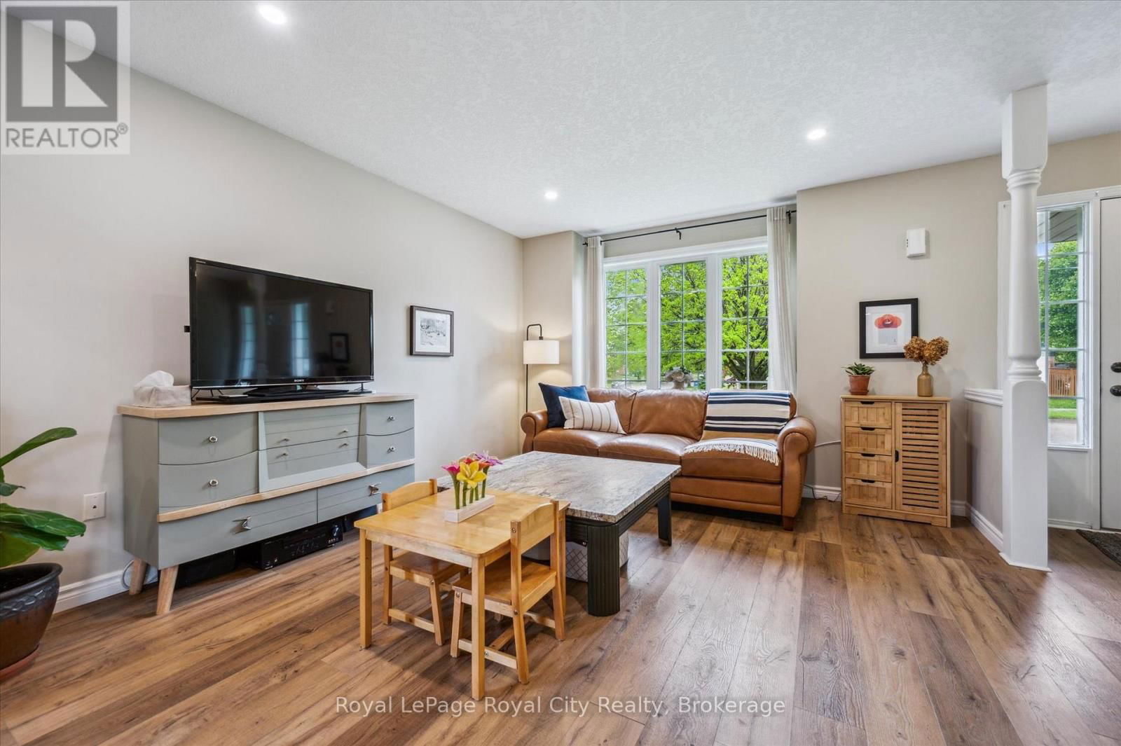 754 VICTORIA TERRACE Image 8