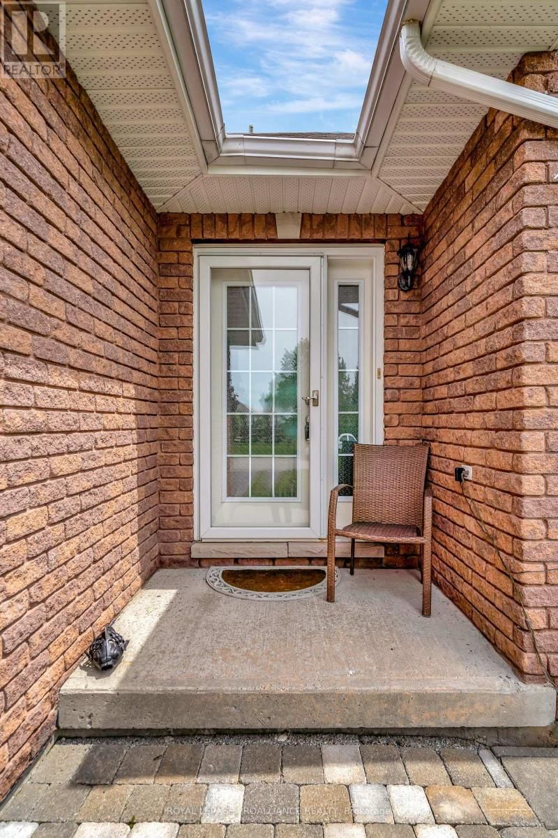 15 CLARAMOUNT COURT Image 17
