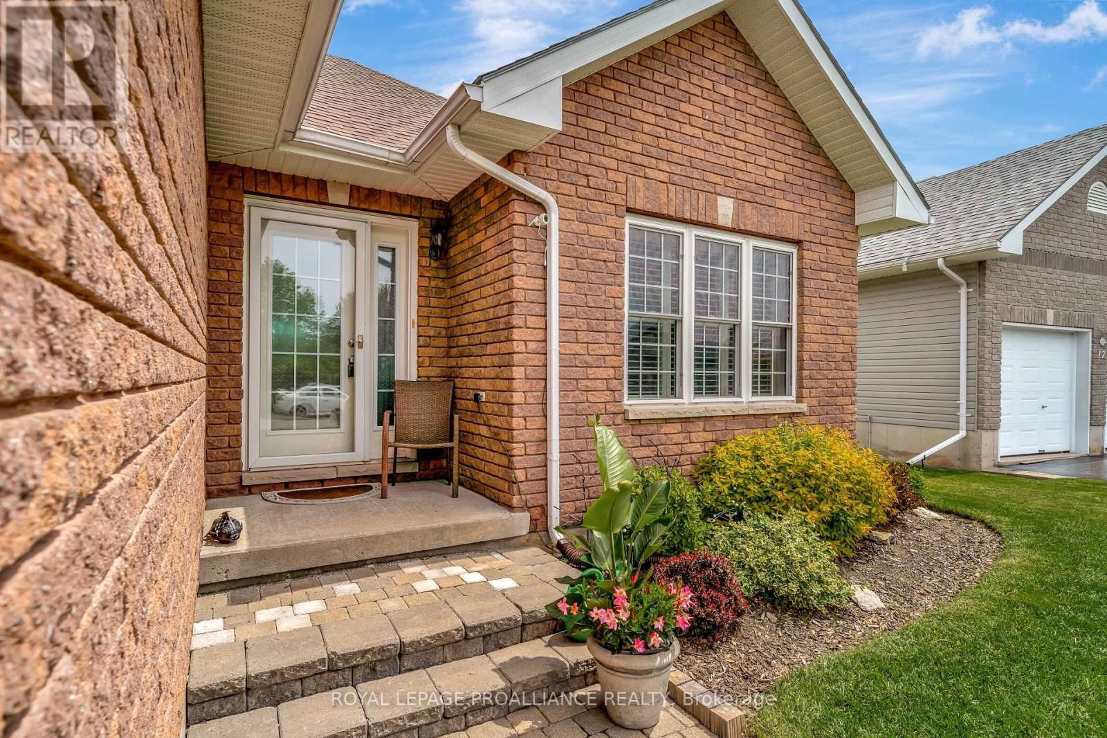 15 CLARAMOUNT COURT Image 3
