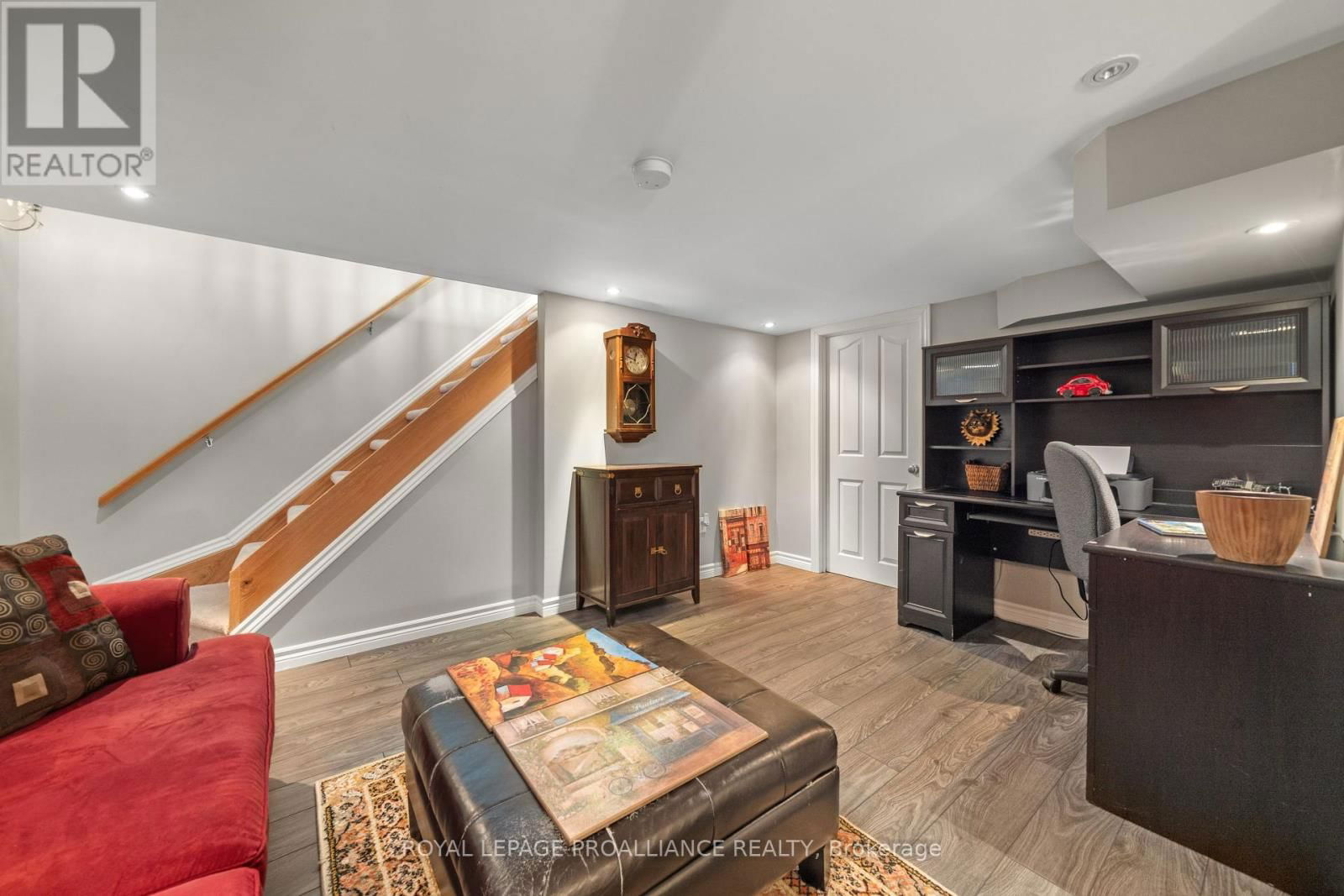 15 CLARAMOUNT COURT Image 44