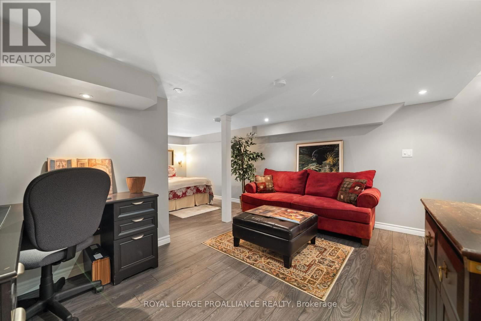 15 CLARAMOUNT COURT Image 46