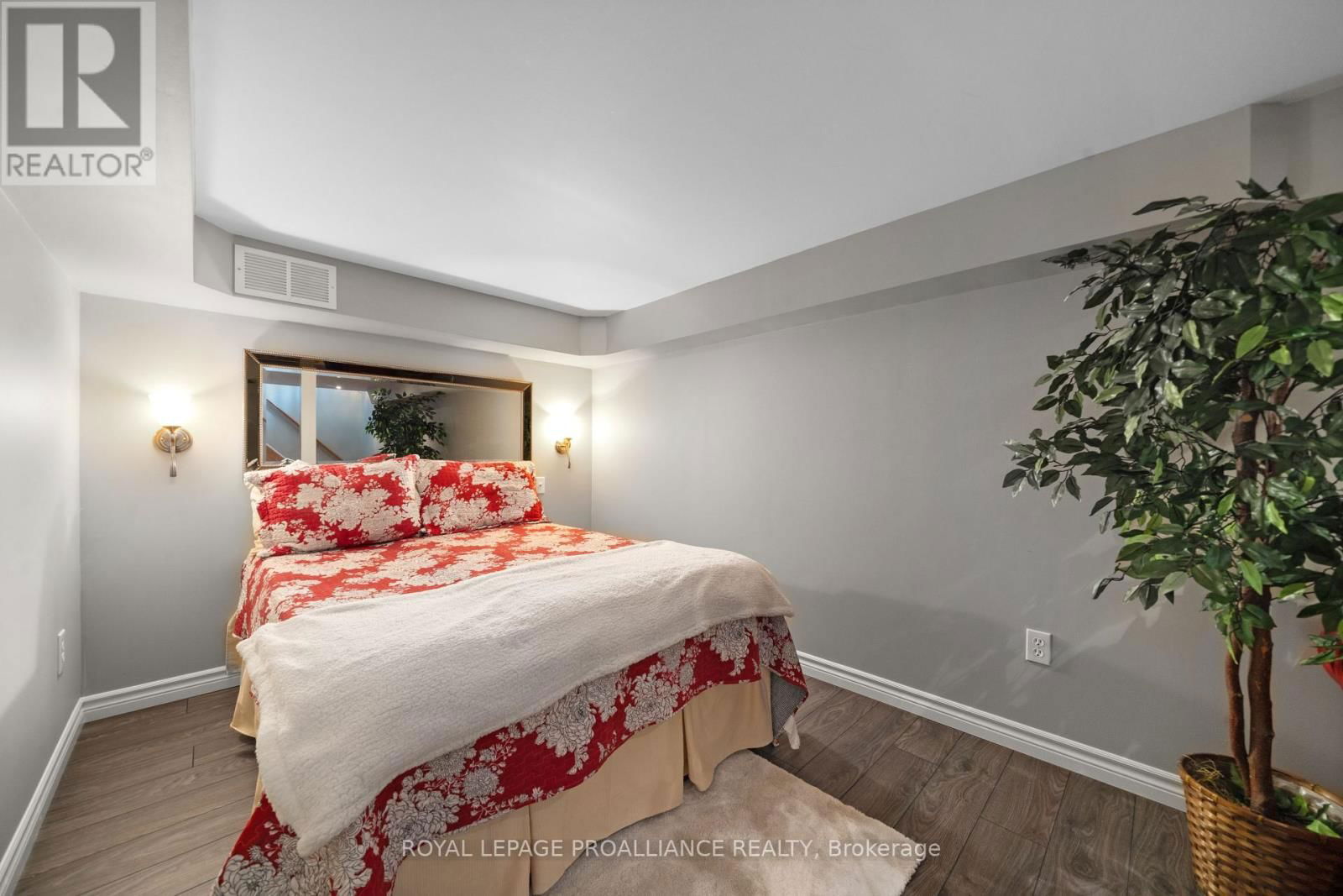 15 CLARAMOUNT COURT Image 47