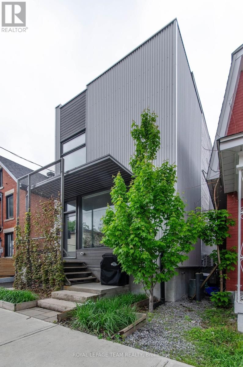 123-125 CARRUTHERS AVENUE Image 1