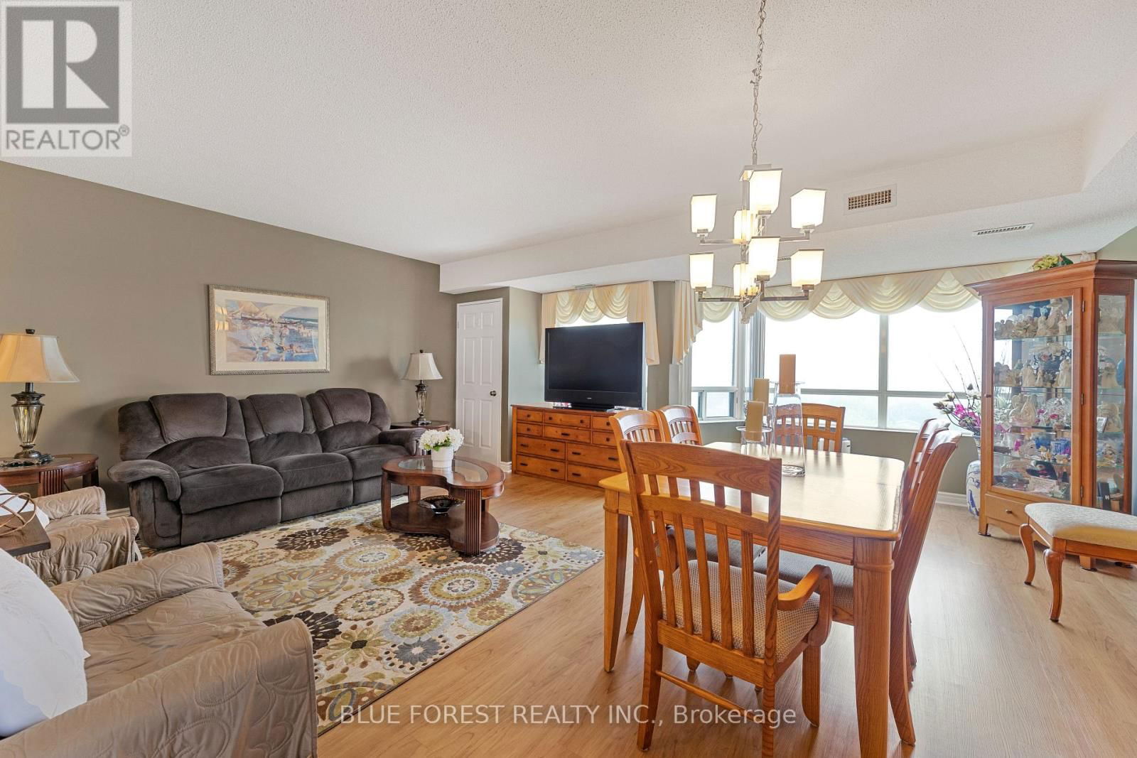 1106 - 744 WONDERLAND ROAD SOUTH Image 8