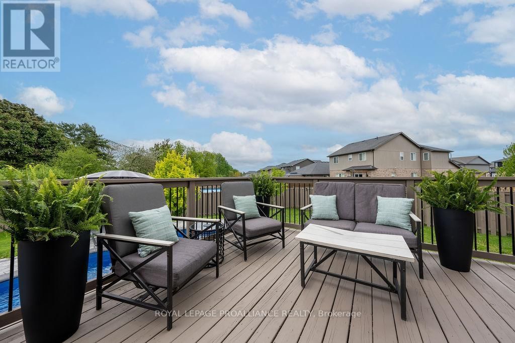 33 BUTTERNUT COURT Image 17