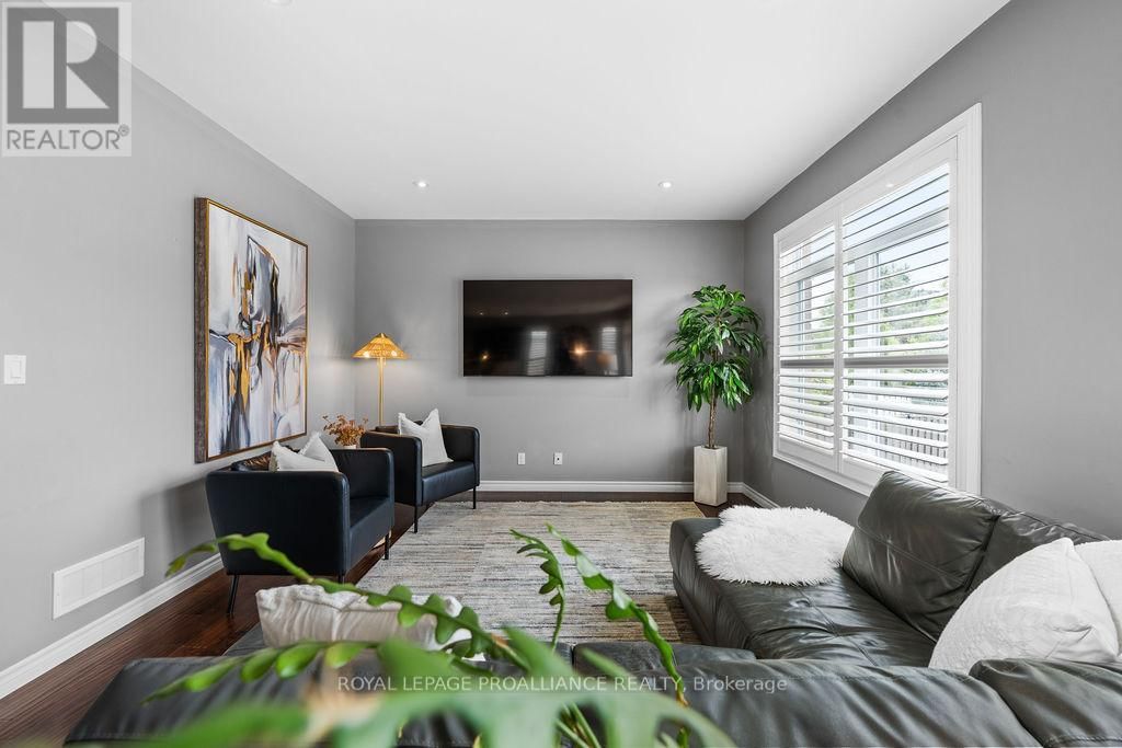 33 BUTTERNUT COURT Image 21