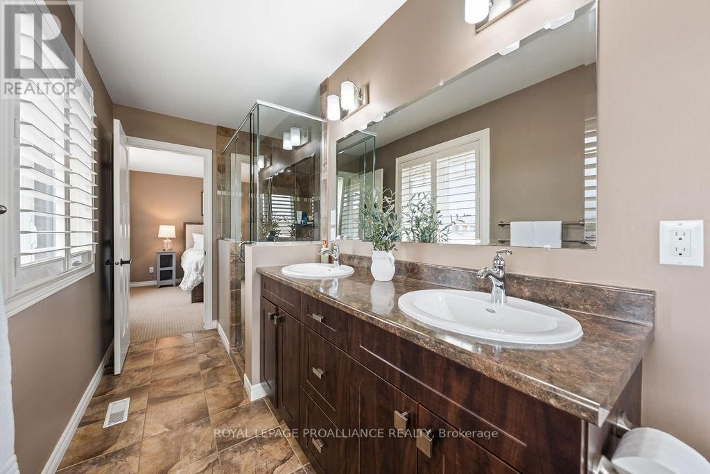 33 BUTTERNUT COURT Image 28