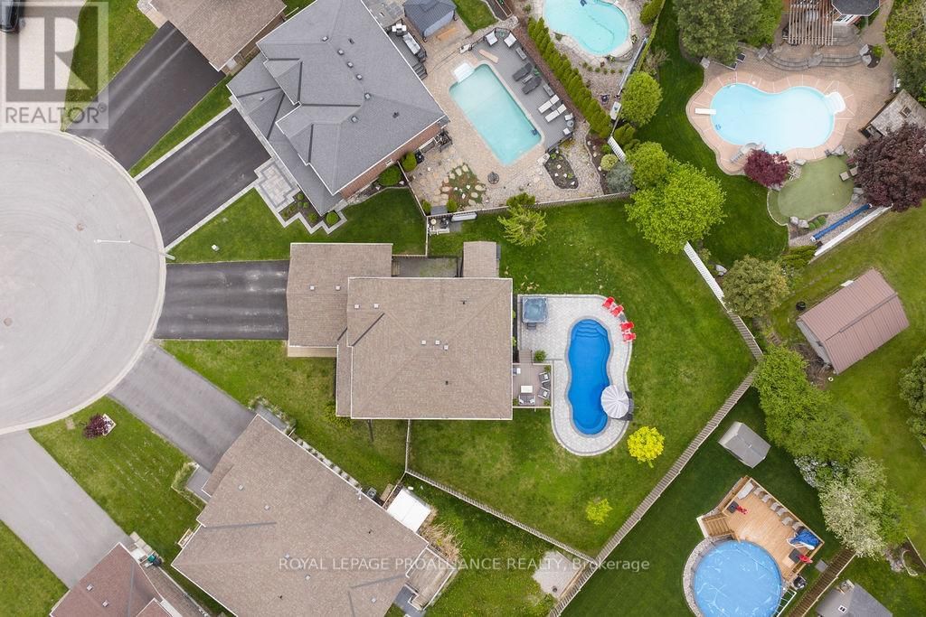 33 BUTTERNUT COURT Image 3