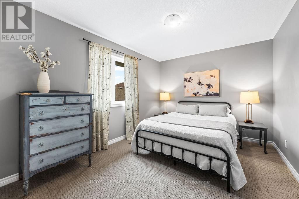 33 BUTTERNUT COURT Image 30