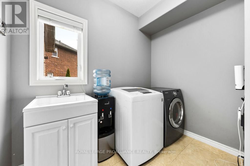 33 BUTTERNUT COURT Image 34