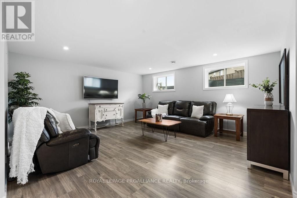 33 BUTTERNUT COURT Image 35
