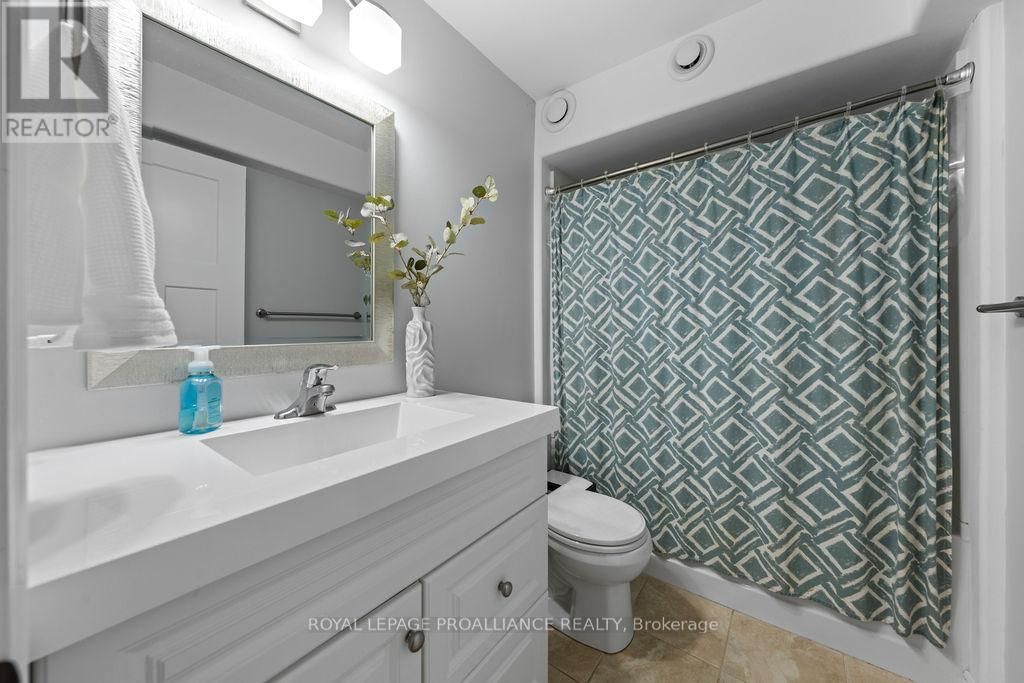 33 BUTTERNUT COURT Image 38