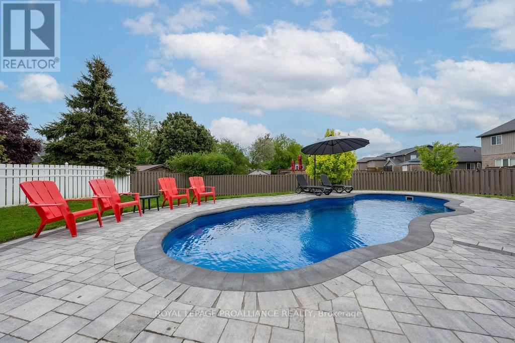 33 BUTTERNUT COURT Image 43