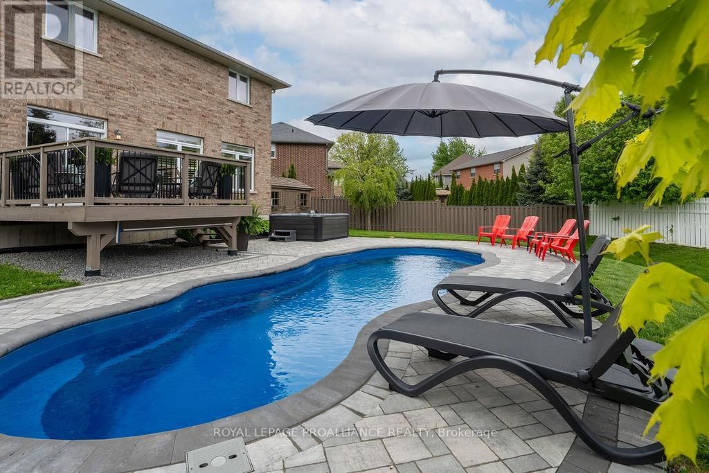33 BUTTERNUT COURT Image 45