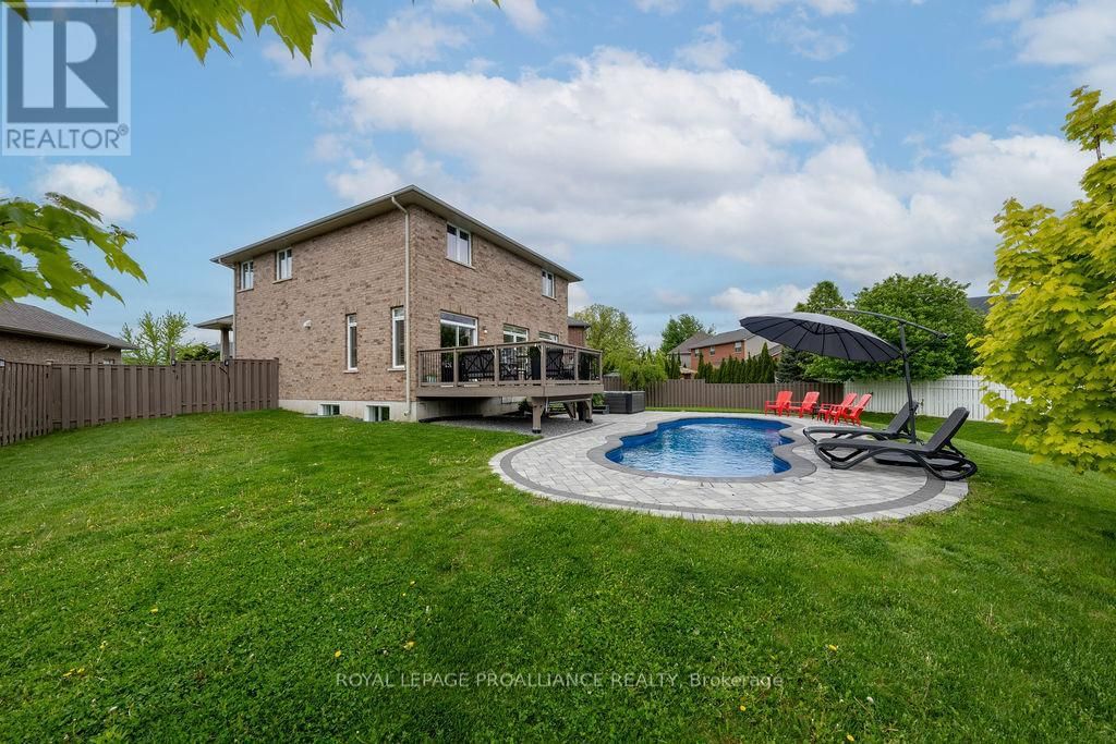 33 BUTTERNUT COURT Image 46