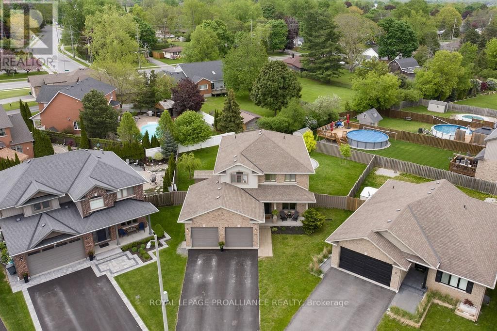 33 BUTTERNUT COURT Image 50