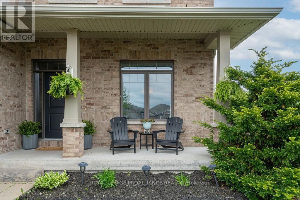 33 BUTTERNUT COURT Image 6