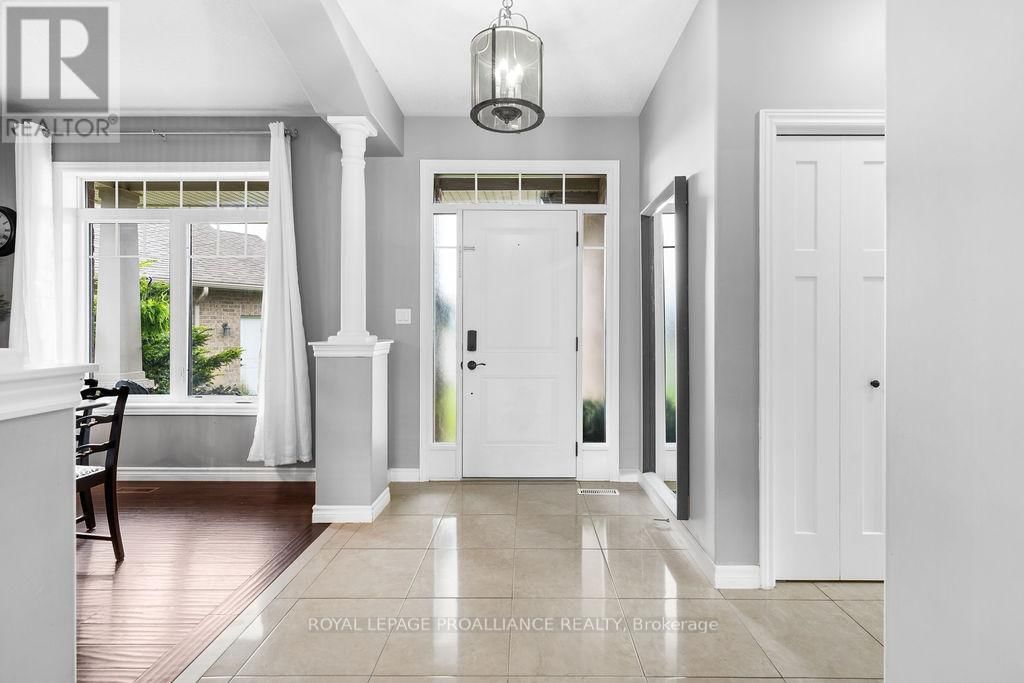 33 BUTTERNUT COURT Image 8