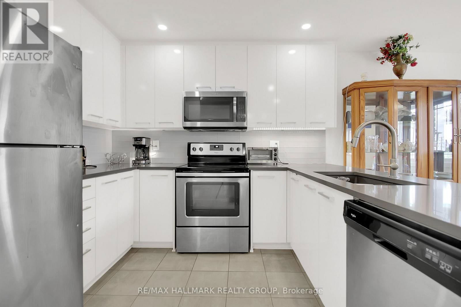 10 - 340 TRIBECA PRIVATE Image 18