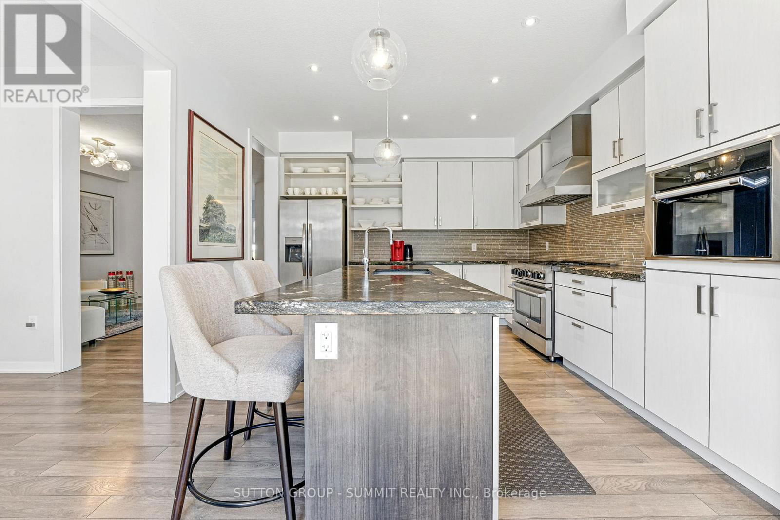 40 ALDGATE AVENUE Image 11