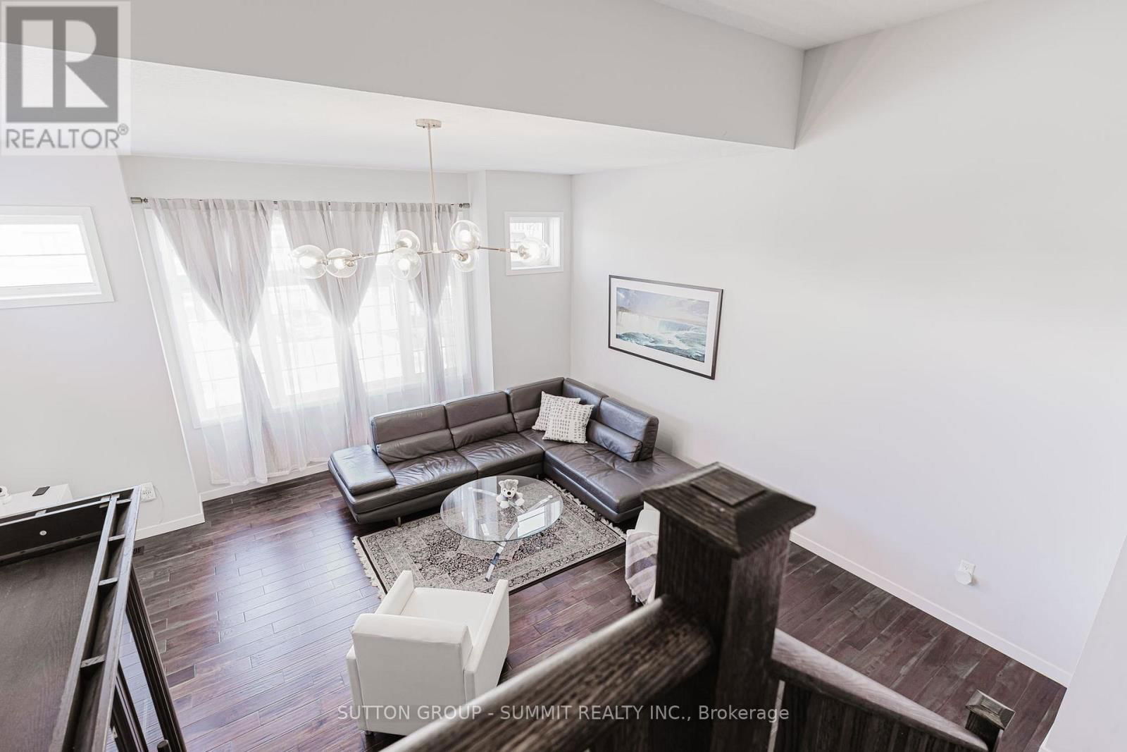 40 ALDGATE AVENUE Image 22
