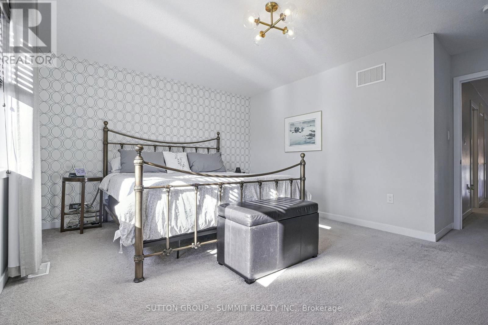 40 ALDGATE AVENUE Image 24