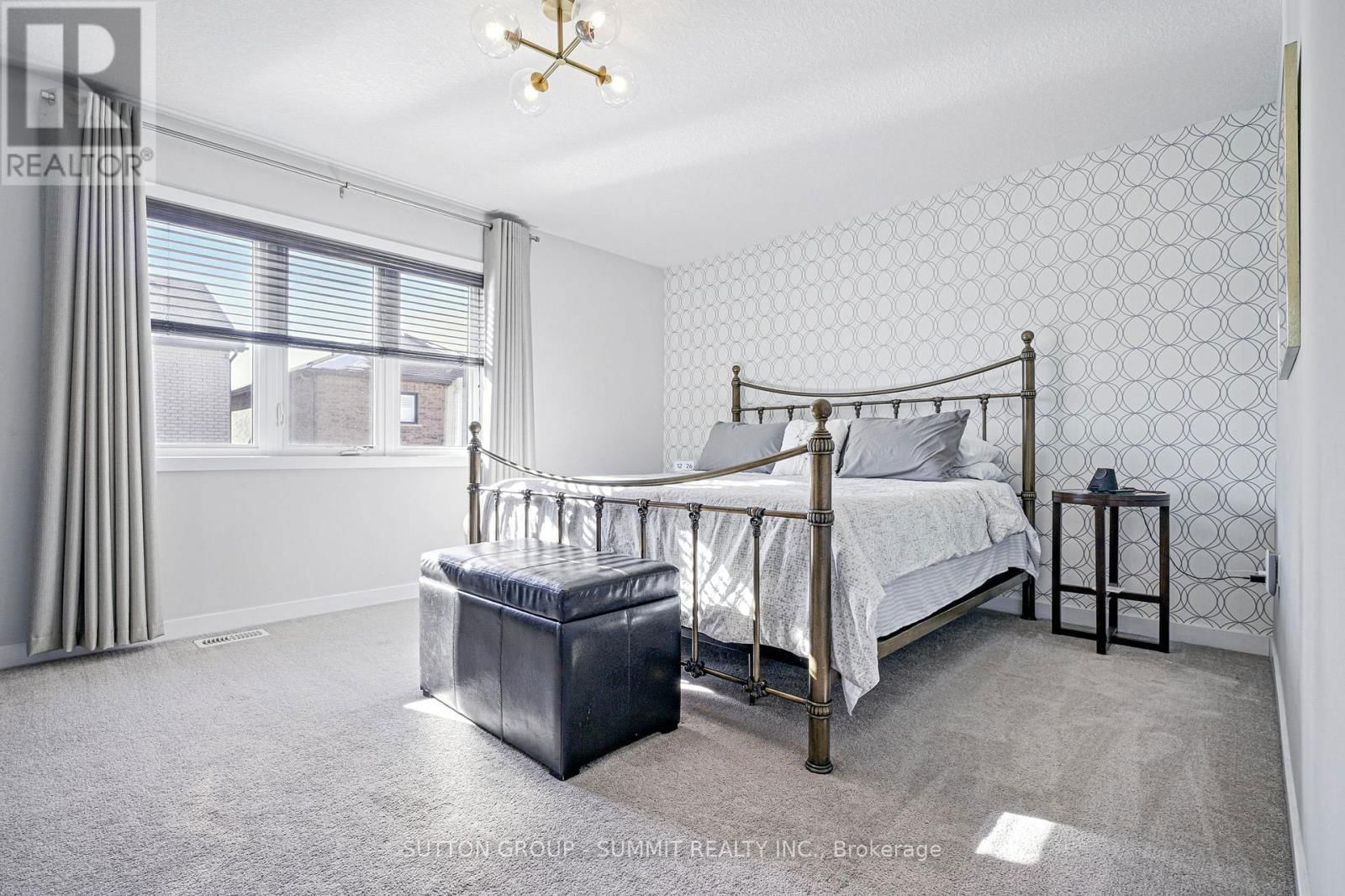 40 ALDGATE AVENUE Image 25