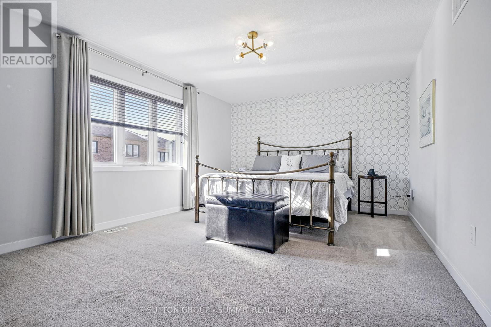 40 ALDGATE AVENUE Image 26