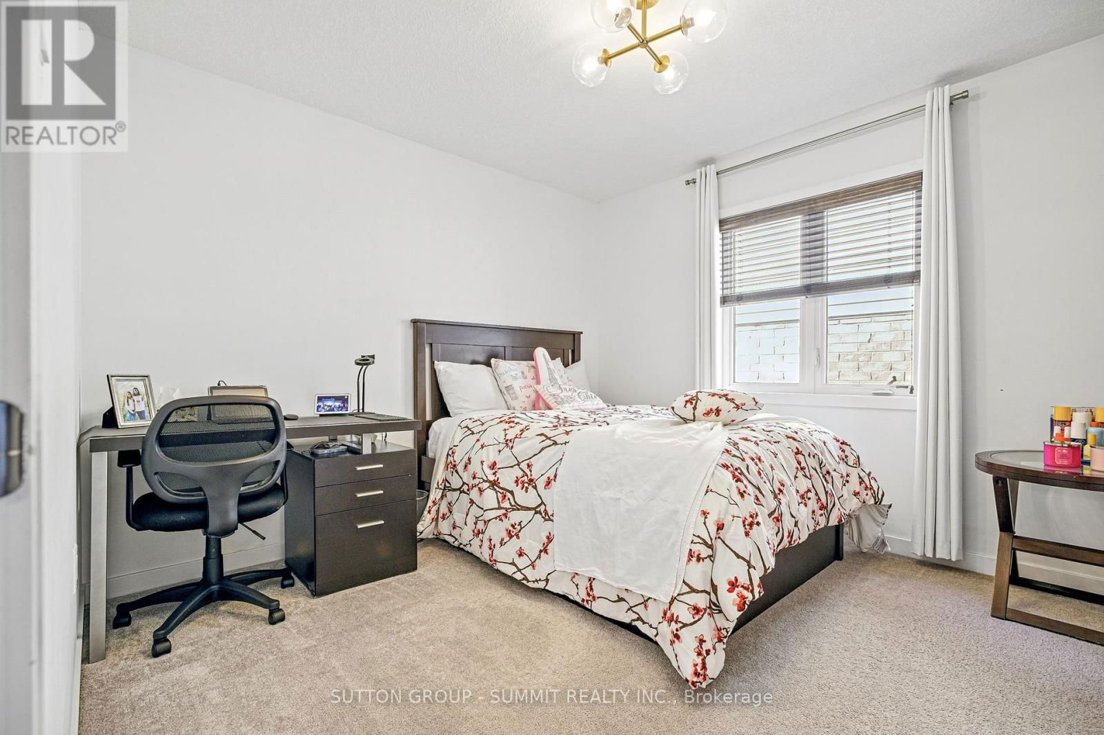 40 ALDGATE AVENUE Image 27
