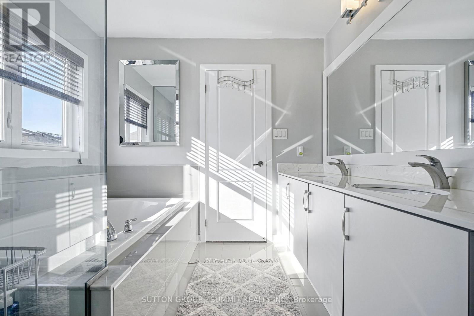 40 ALDGATE AVENUE Image 28