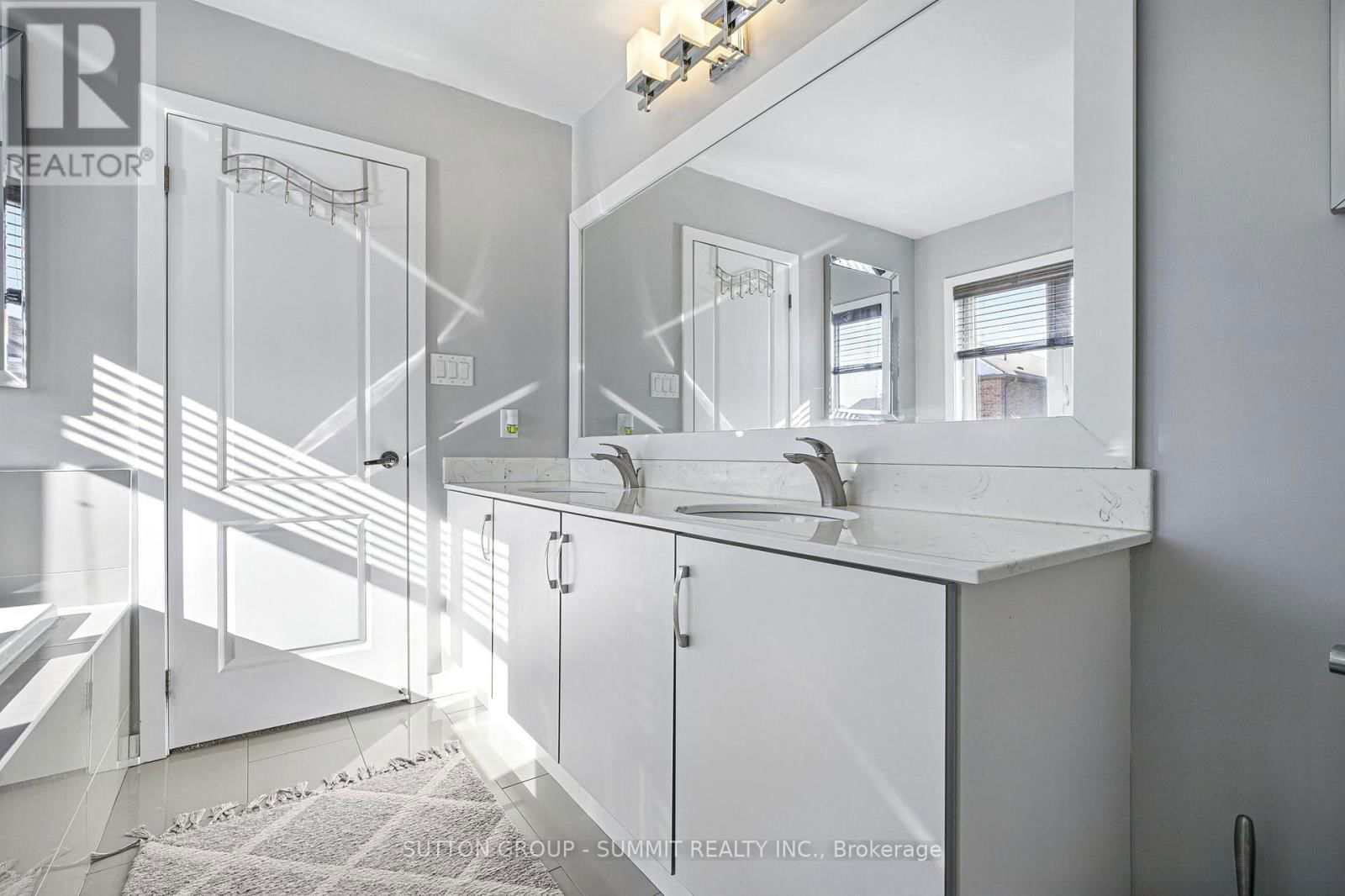 40 ALDGATE AVENUE Image 29