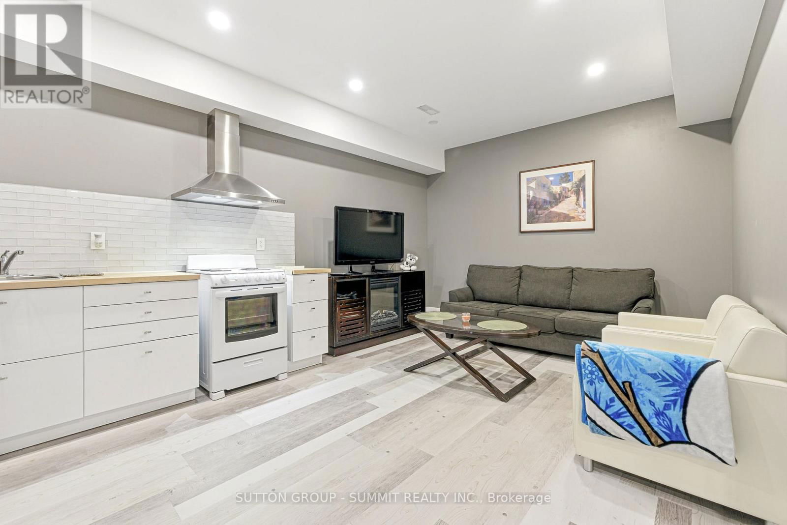 40 ALDGATE AVENUE Image 34