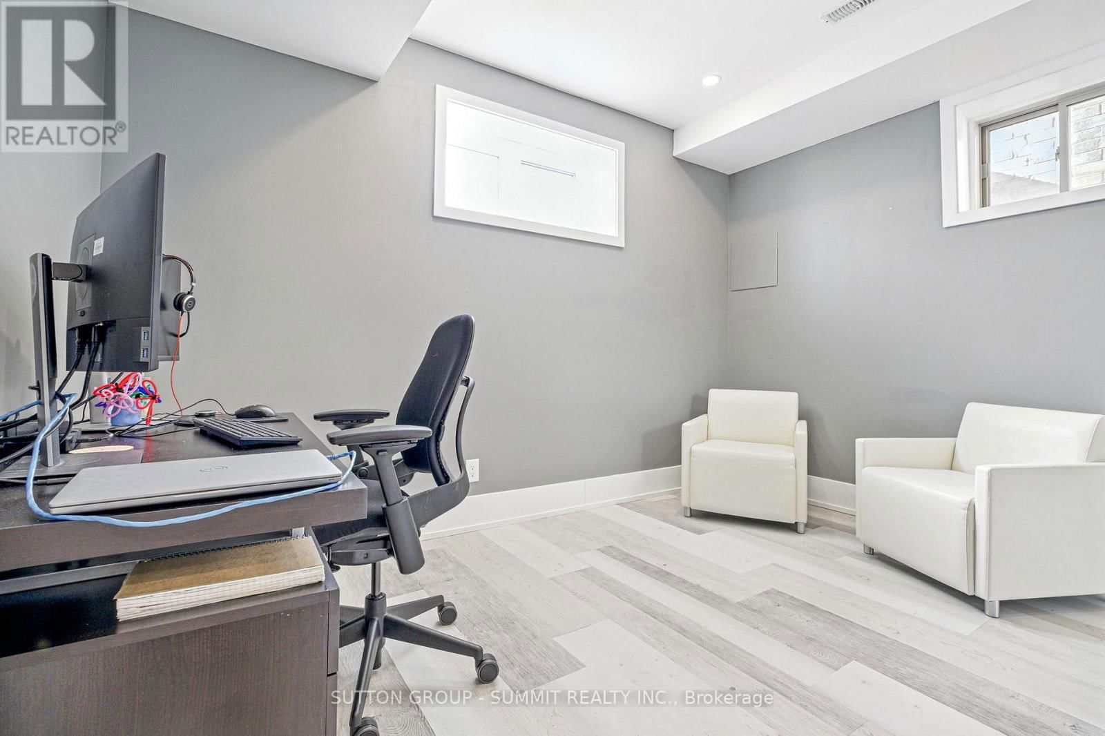 40 ALDGATE AVENUE Image 35