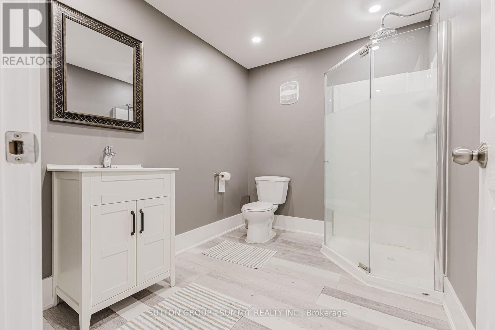 40 ALDGATE AVENUE Image 36