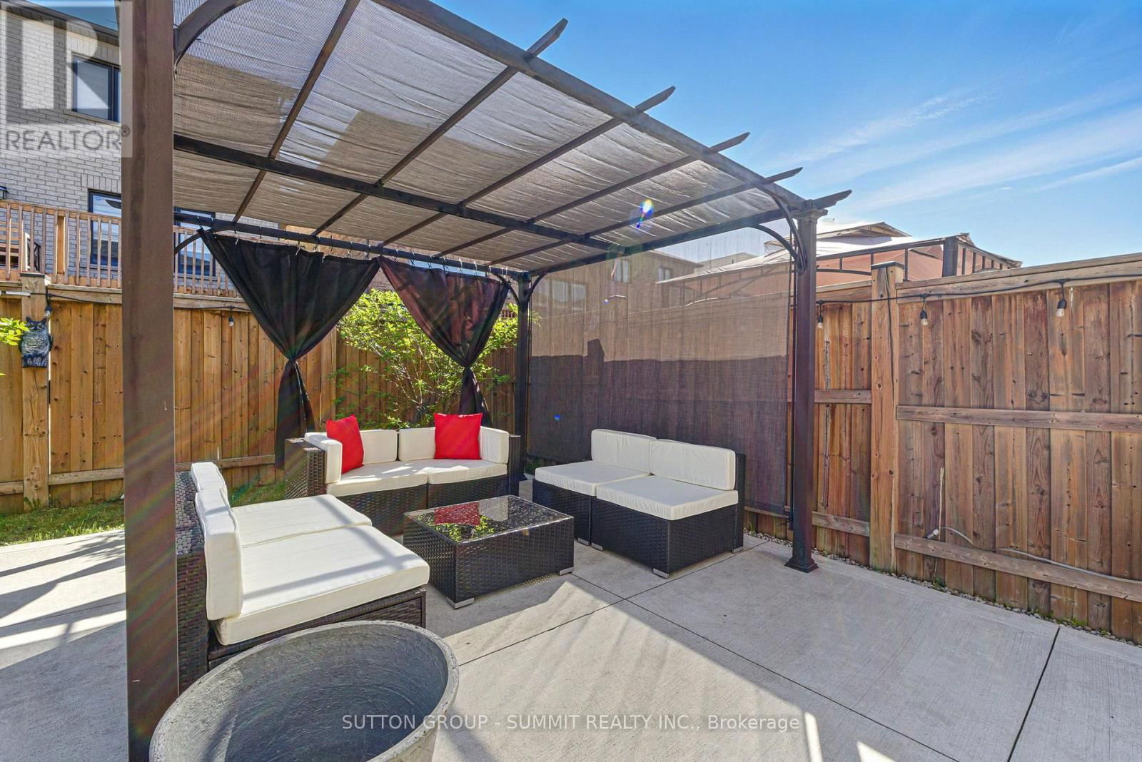 40 ALDGATE AVENUE Image 38