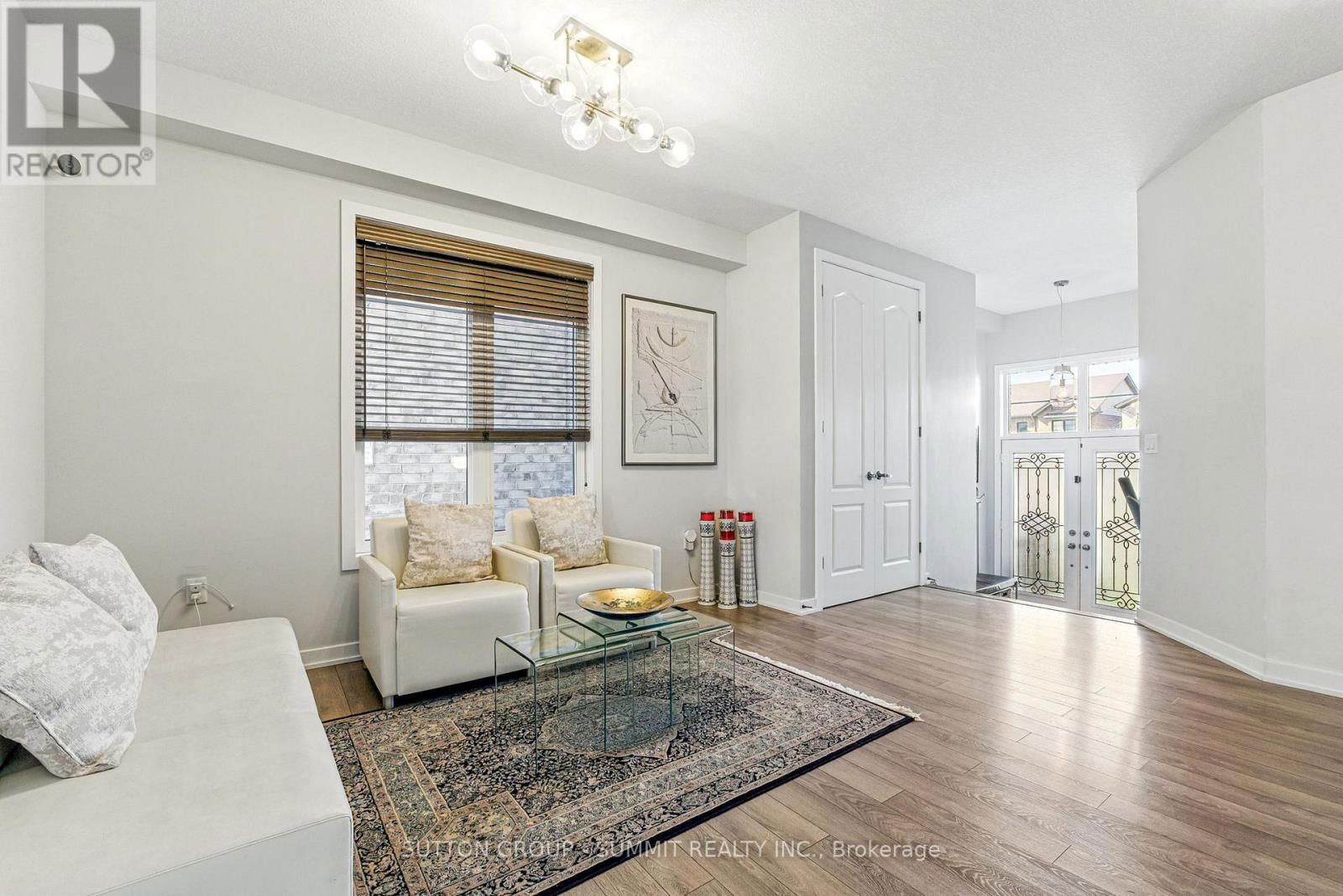 40 ALDGATE AVENUE Image 5