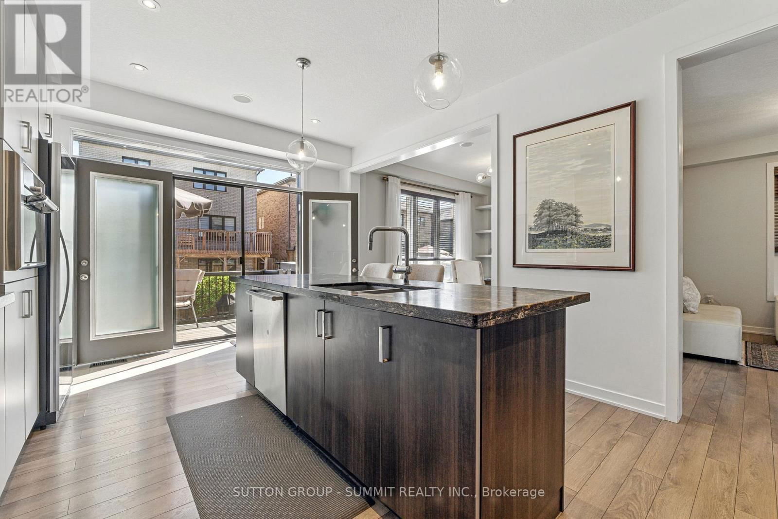 40 ALDGATE AVENUE Image 8